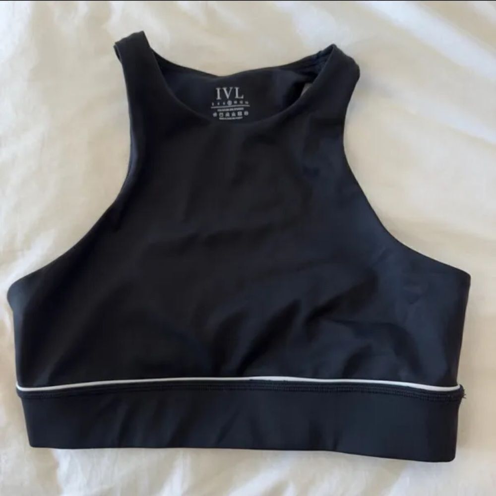 IVL Collective | Revolve | Curve Sports Bra in Jet Black & Brilliant White - Picture 3 of 7